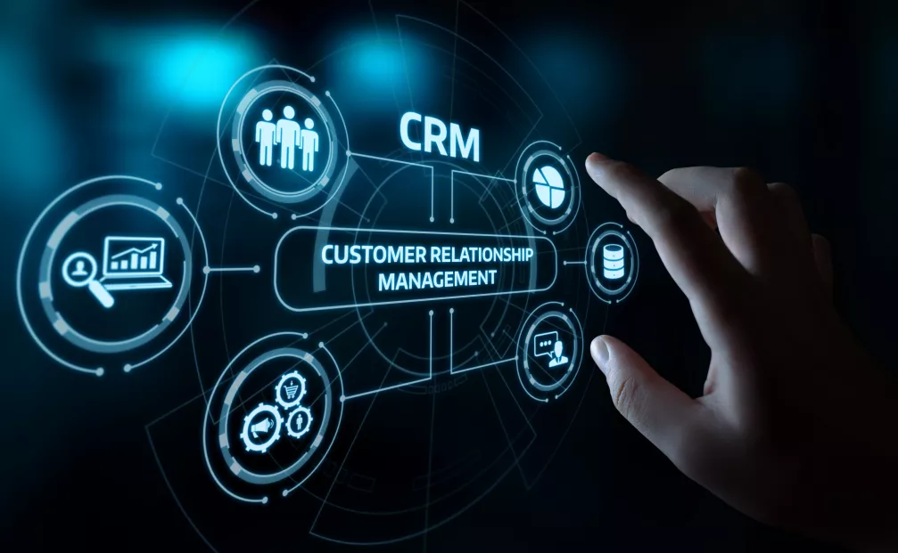 CRM-Backend mit zentralem Datenhub