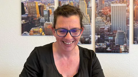 Maria Lässig - Connect Austria Werbeagentur Kärnten Webdesign - lacht gerade über sich selbst